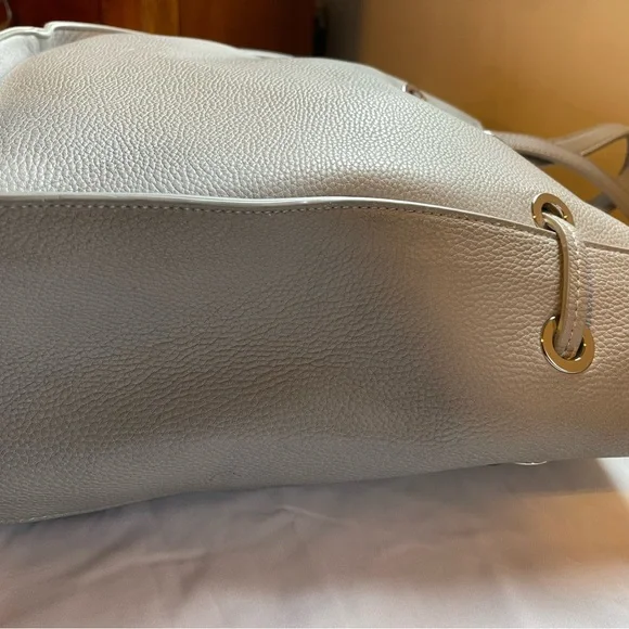 Gray tote bag with tassels - Picture 5 of 9